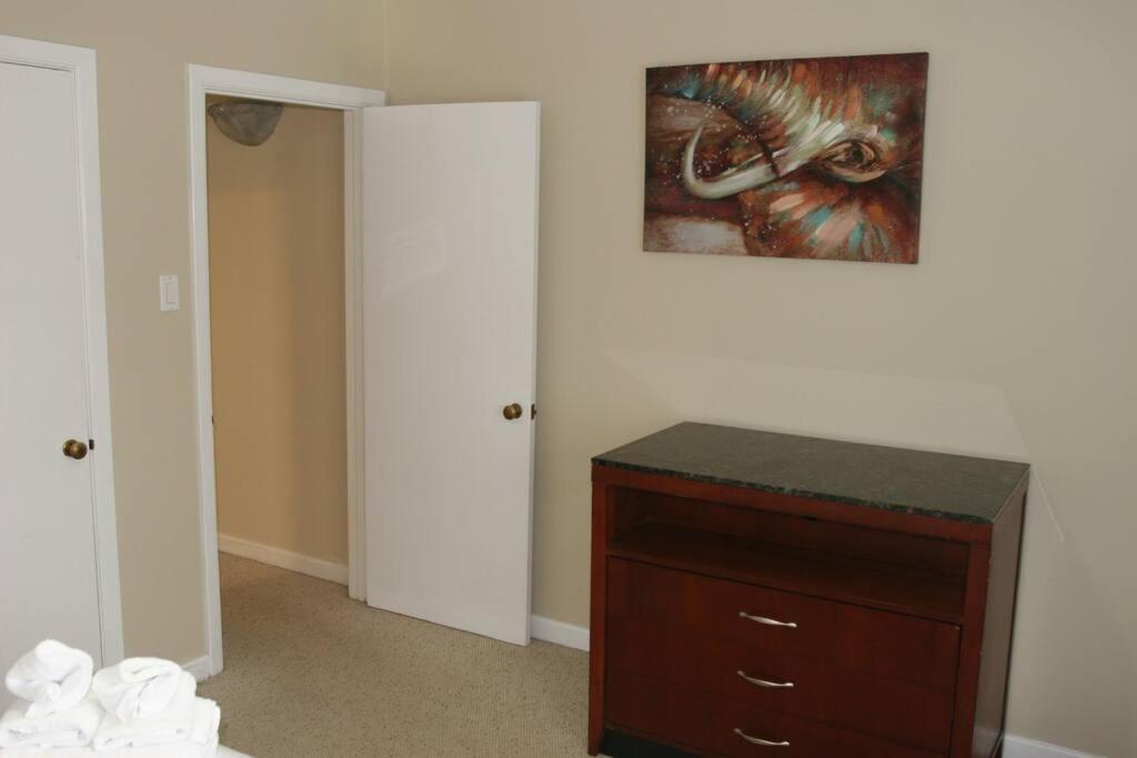 Hébergement de vacances Riverview Closest To Falls, Free Breakfast Delivered Daily Niagara Falls